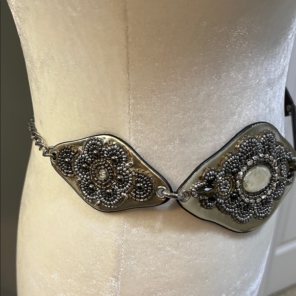 NWOT CHICO’S Beaded Gold Metallic Faux Leather and Silver Chain Belt - Picture 4 of 11